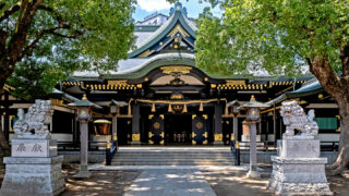 神聖な地に創建された穴八幡宮