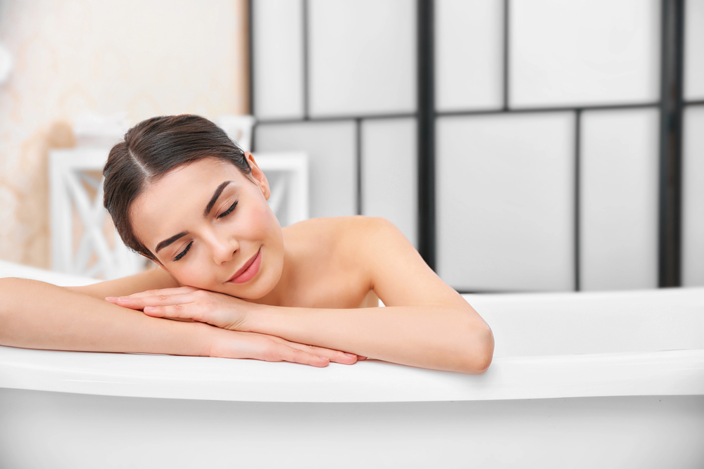 Woman relaxing in the bath